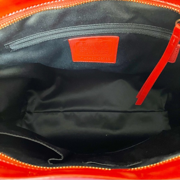 Coach Tote Bag in Signature Canvas - Picture 5 of 5